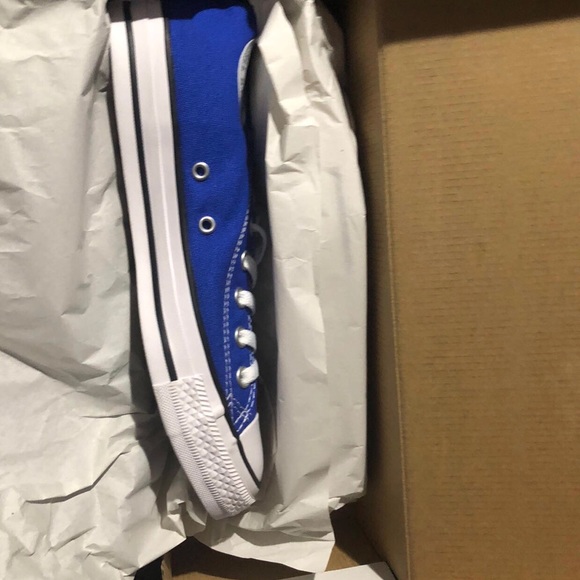 Seasonal Unisex Converse - Picture 4 of 5